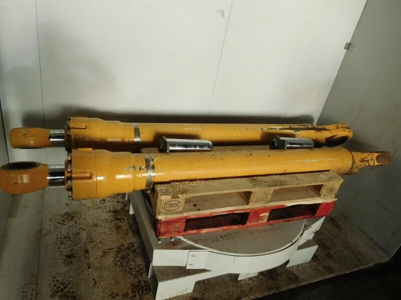 Liebherr R964C / R970 / R964 / R966 - Cilindro hidráulico: foto 1 Liebherr R964C / R970 / R964 / R966 - Cilindro hidráulico: foto 1