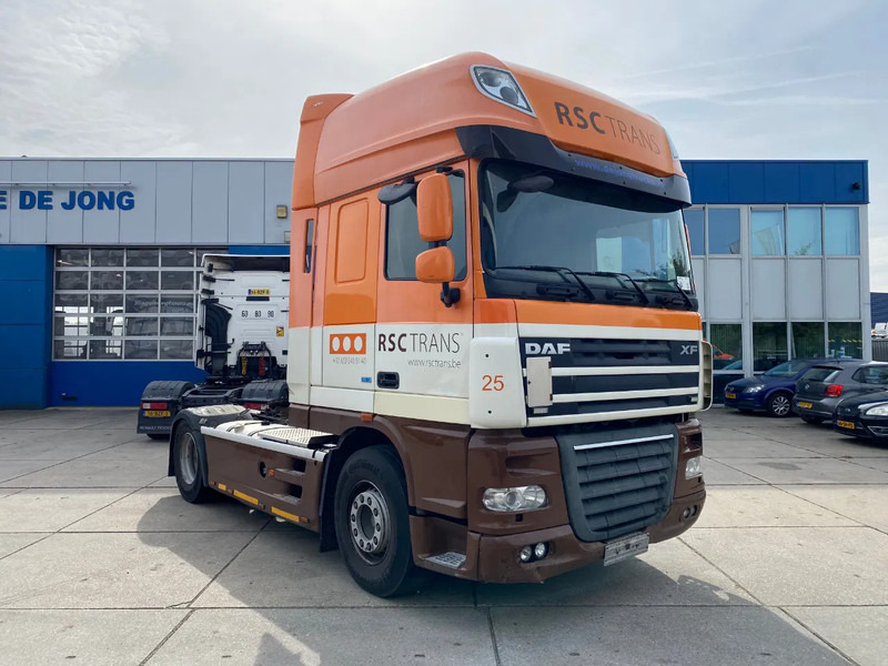 DAF XF 105.460 / 2x Tank / Euro 5 / ADR / Full Spoilers - Cabeza tractora: foto 3 DAF XF 105.460 / 2x Tank / Euro 5 / ADR / Full Spoilers - Cabeza tractora: foto 3