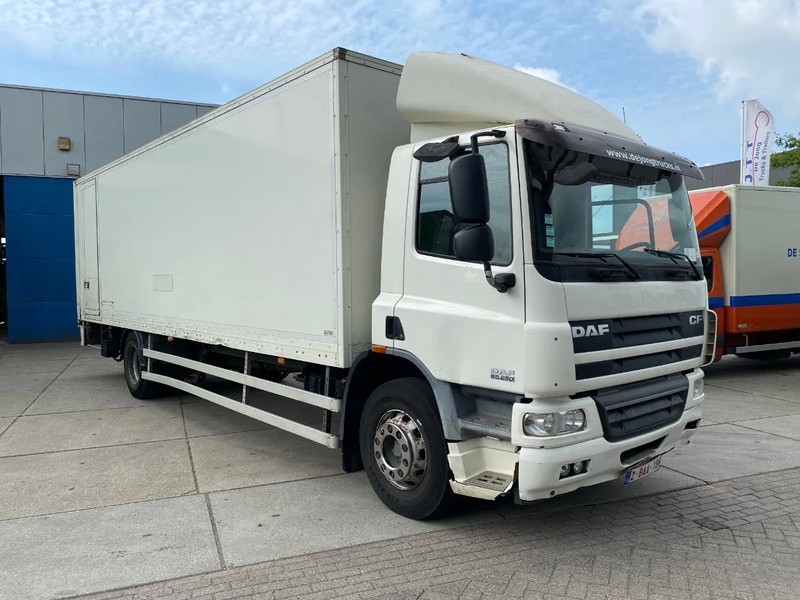 DAF CF 65.250 Closed Box / Euro 5 / Dhollandia - Camión caja cerrada: foto 3 DAF CF 65.250 Closed Box / Euro 5 / Dhollandia - Camión caja cerrada: foto 3