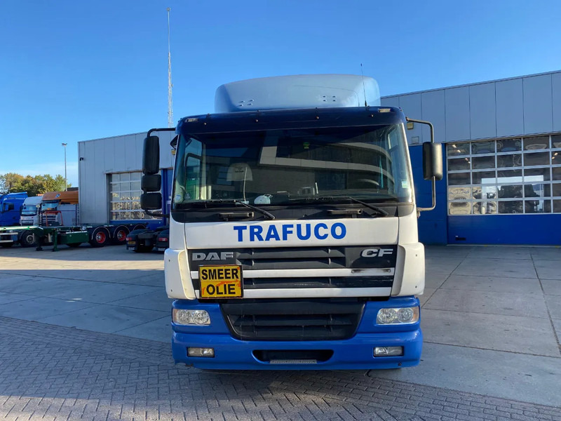 DAF CF 75.310 / Manual / 16000 LT / 5 Compartments / ADR / Euro 3 - Camión cisterna: foto 2 DAF CF 75.310 / Manual / 16000 LT / 5 Compartments / ADR / Euro 3 - Camión cisterna: foto 2