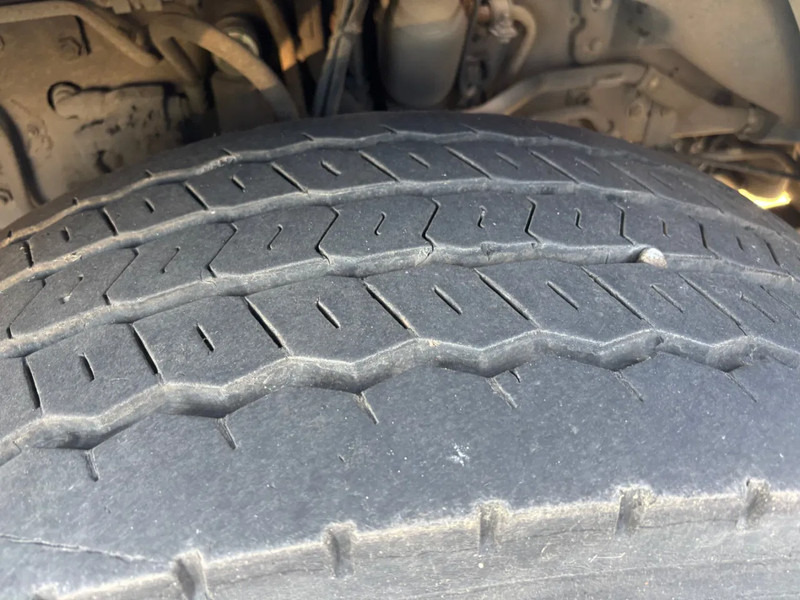 Camión caja cerrada Renault D WIDE 320 6x2 / Closed box / Dhollandia: foto 14