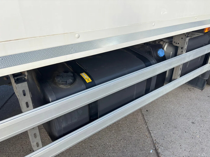 Camión caja cerrada Renault D WIDE 320 6x2 / Closed box / Dhollandia: foto 10