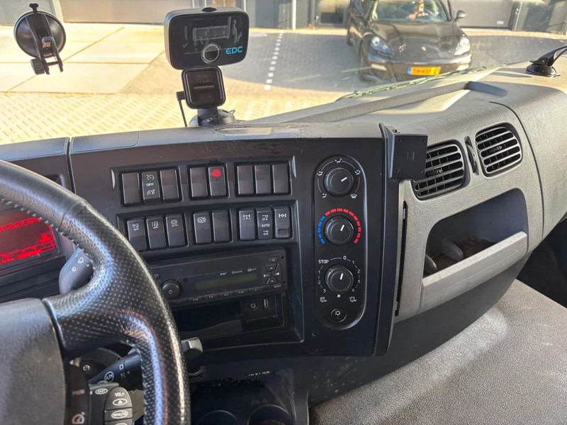 Camión caja cerrada Renault D WIDE 320 6x2 / Closed box / Dhollandia: foto 7