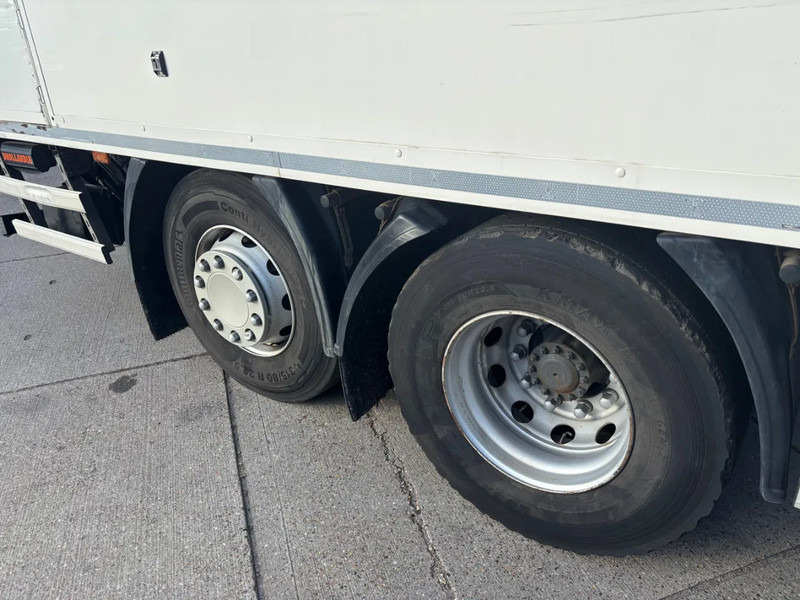 Camión caja cerrada Renault D WIDE 320 6x2 / Closed box / Dhollandia: foto 11