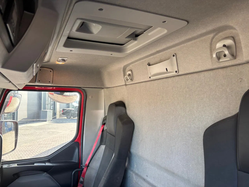 Camión caja cerrada Renault D WIDE 320 6x2 / Closed box / Dhollandia: foto 9