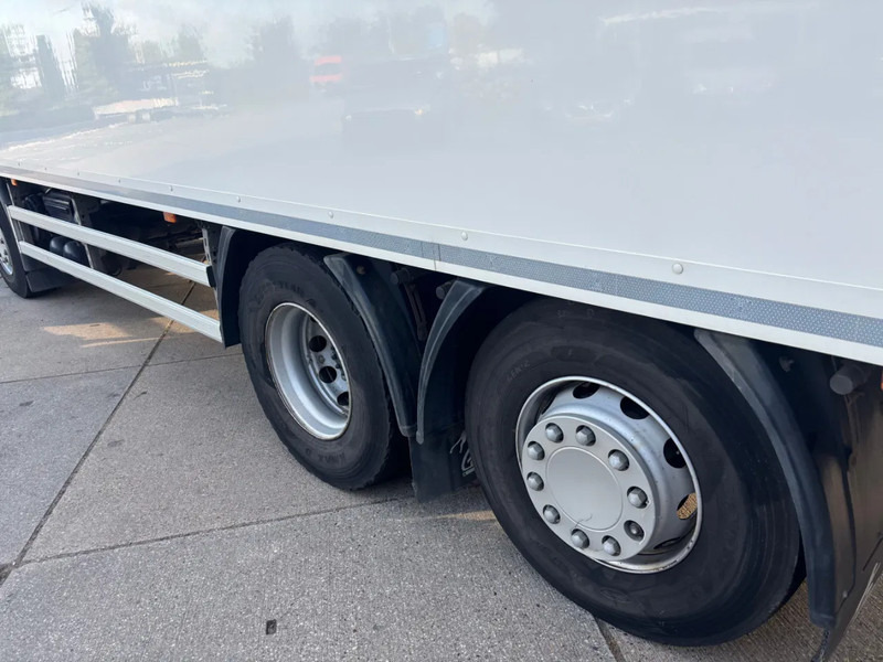 Camión caja cerrada Renault D WIDE 320 6x2 / Closed box / Dhollandia: foto 12