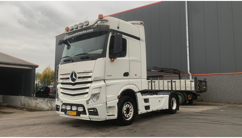Mercedes-Benz Actros 1942 Dakspoiler + Koelkast - Cabeza tractora: foto 1 Mercedes-Benz Actros 1942 Dakspoiler + Koelkast - Cabeza tractora: foto 1