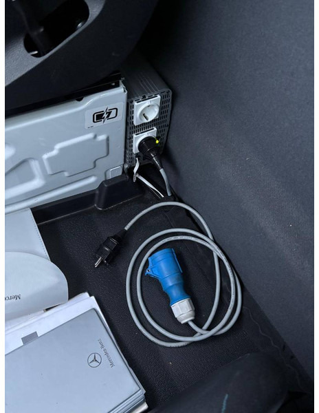 Camión con plataforma elevadora Mercedes-Benz Dino 230VTH: foto 12 Camión con plataforma elevadora Mercedes-Benz Dino 230VTH: foto 12