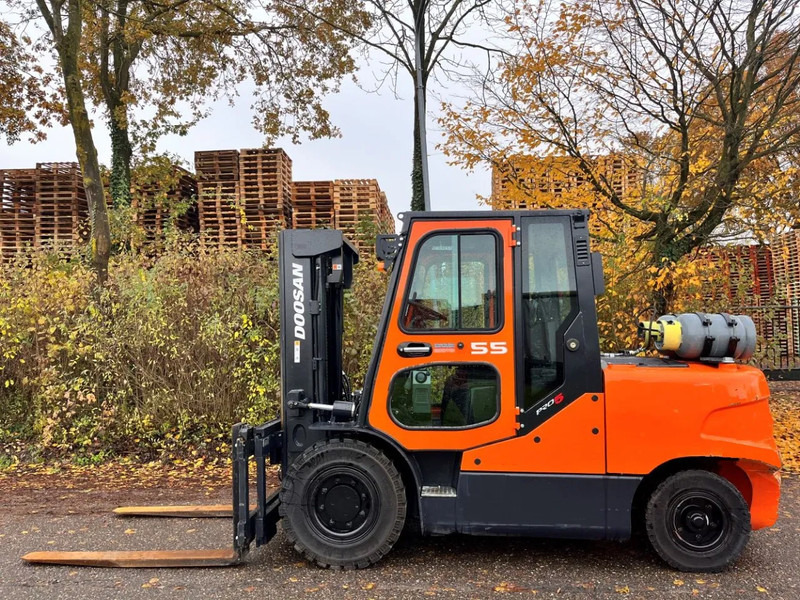 Doosan G55C-5 1593 HOURS - Carretilla elevadora de gas: foto 2 Doosan G55C-5 1593 HOURS - Carretilla elevadora de gas: foto 2