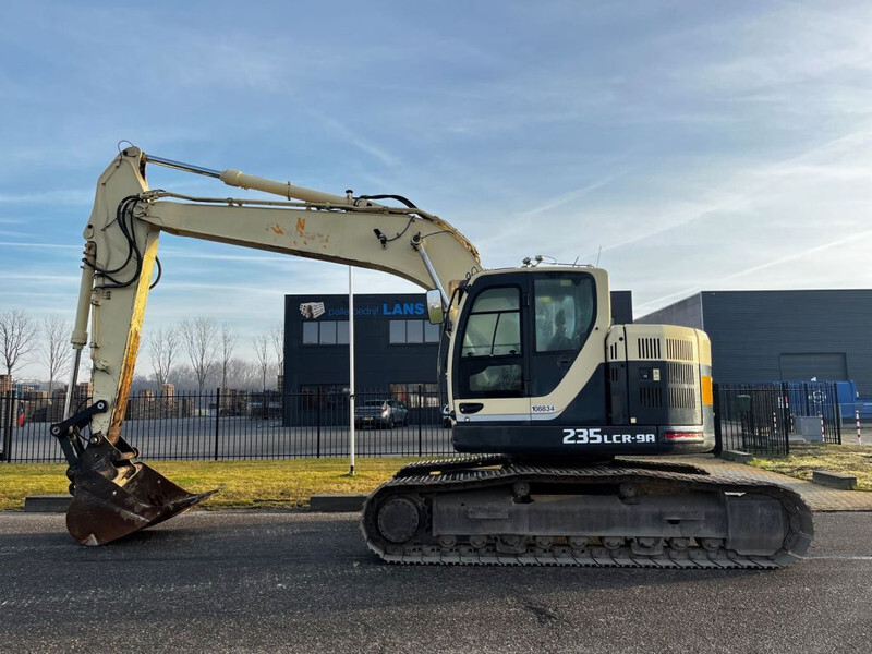 Hyundai Robex 235LCR-9A - Excavadora de cadenas: foto 1 Hyundai Robex 235LCR-9A - Excavadora de cadenas: foto 1