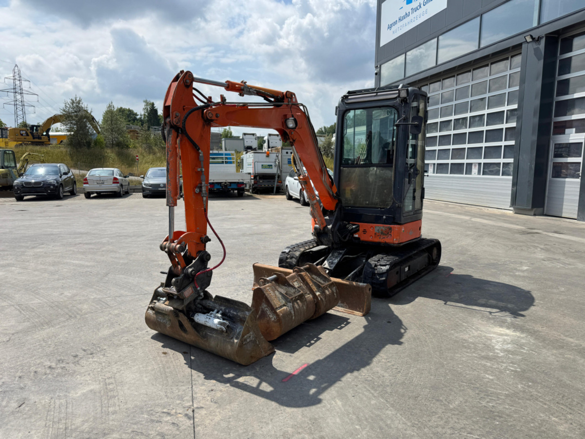 HITACHI Zaxis 30U-2 CSR - Excavadora de cadenas: foto 1 HITACHI Zaxis 30U-2 CSR - Excavadora de cadenas: foto 1