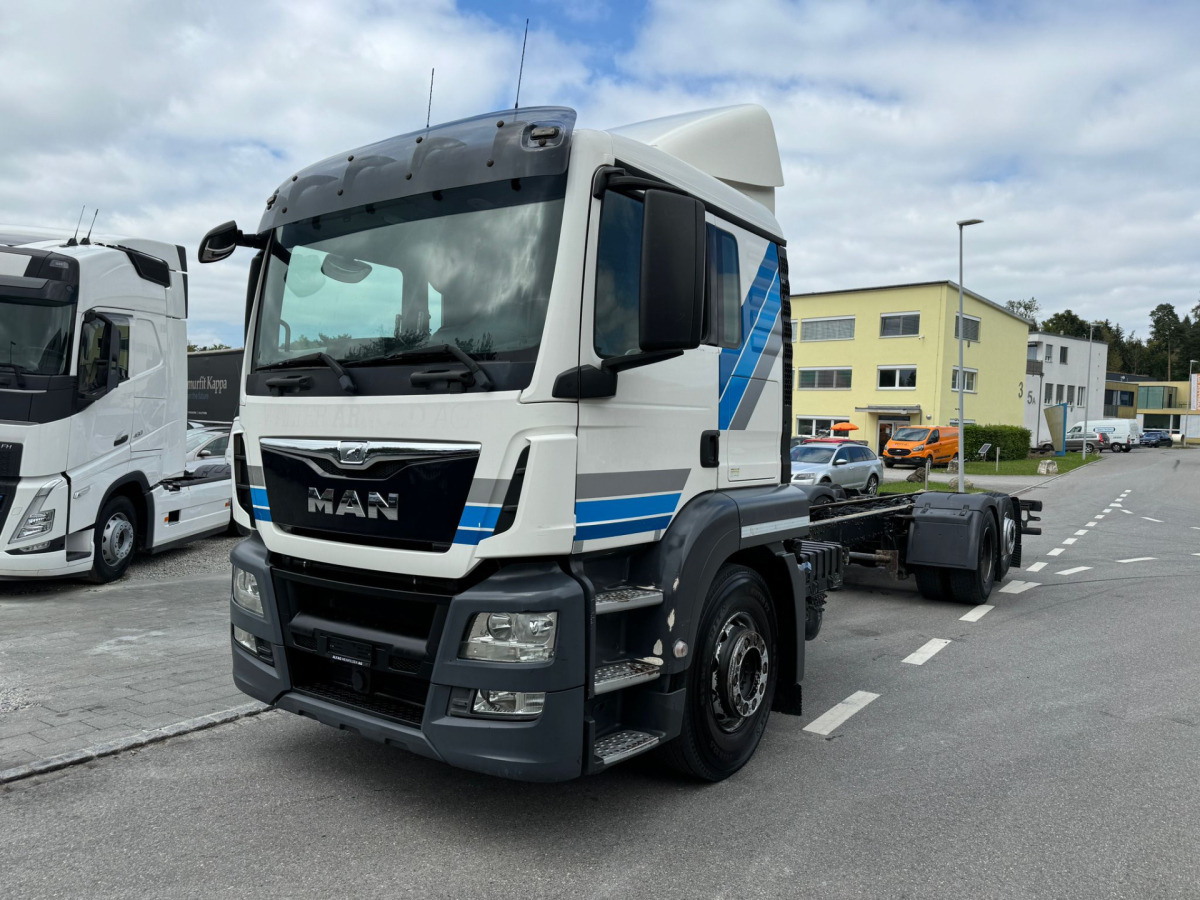 MAN TGS 26.440 6x2 Chassis - Camión chasis: foto 1 MAN TGS 26.440 6x2 Chassis - Camión chasis: foto 1
