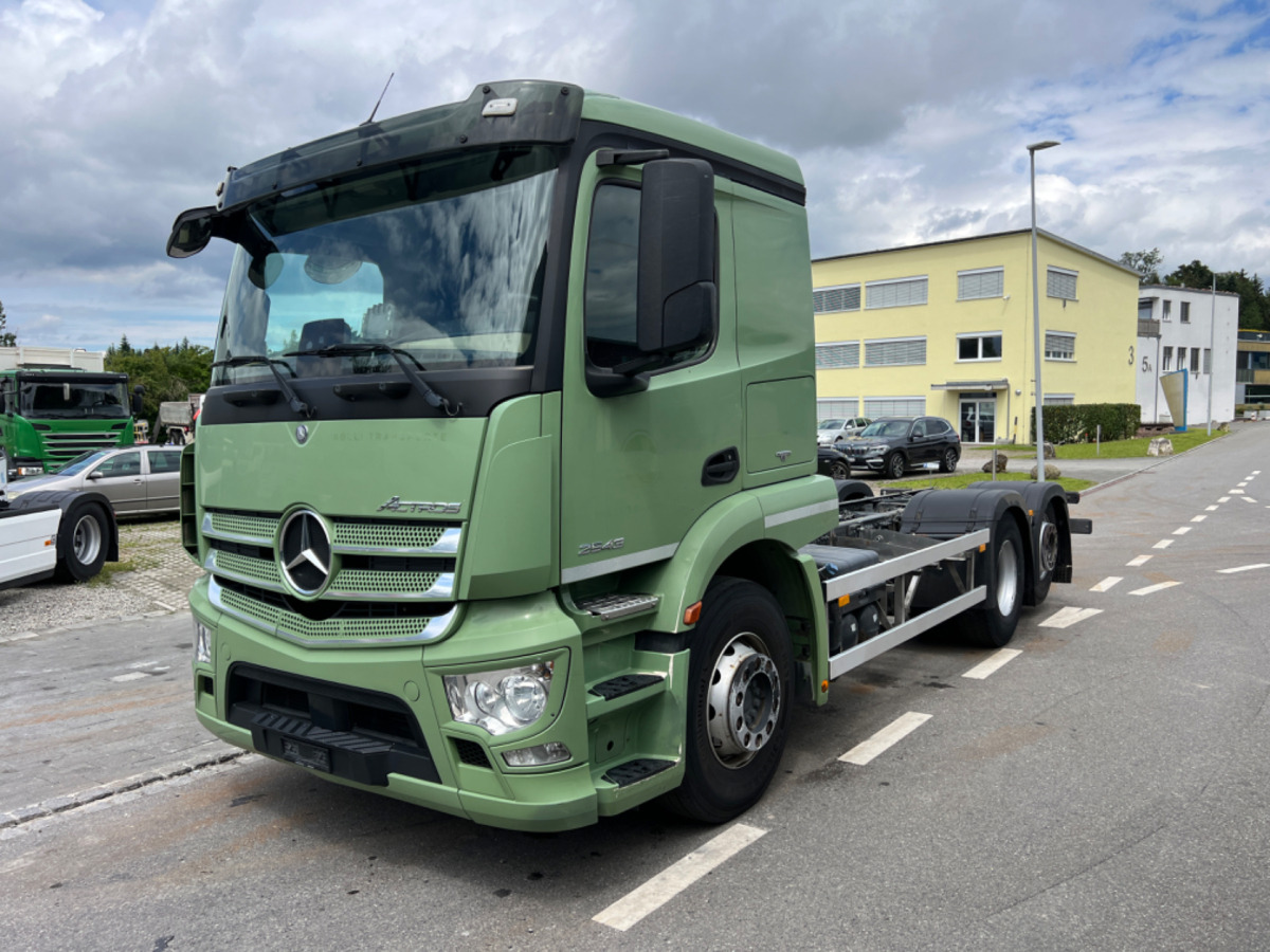 MERCEDES Actros 2543 6x2 - Camión chasis: foto 1 MERCEDES Actros 2543 6x2 - Camión chasis: foto 1