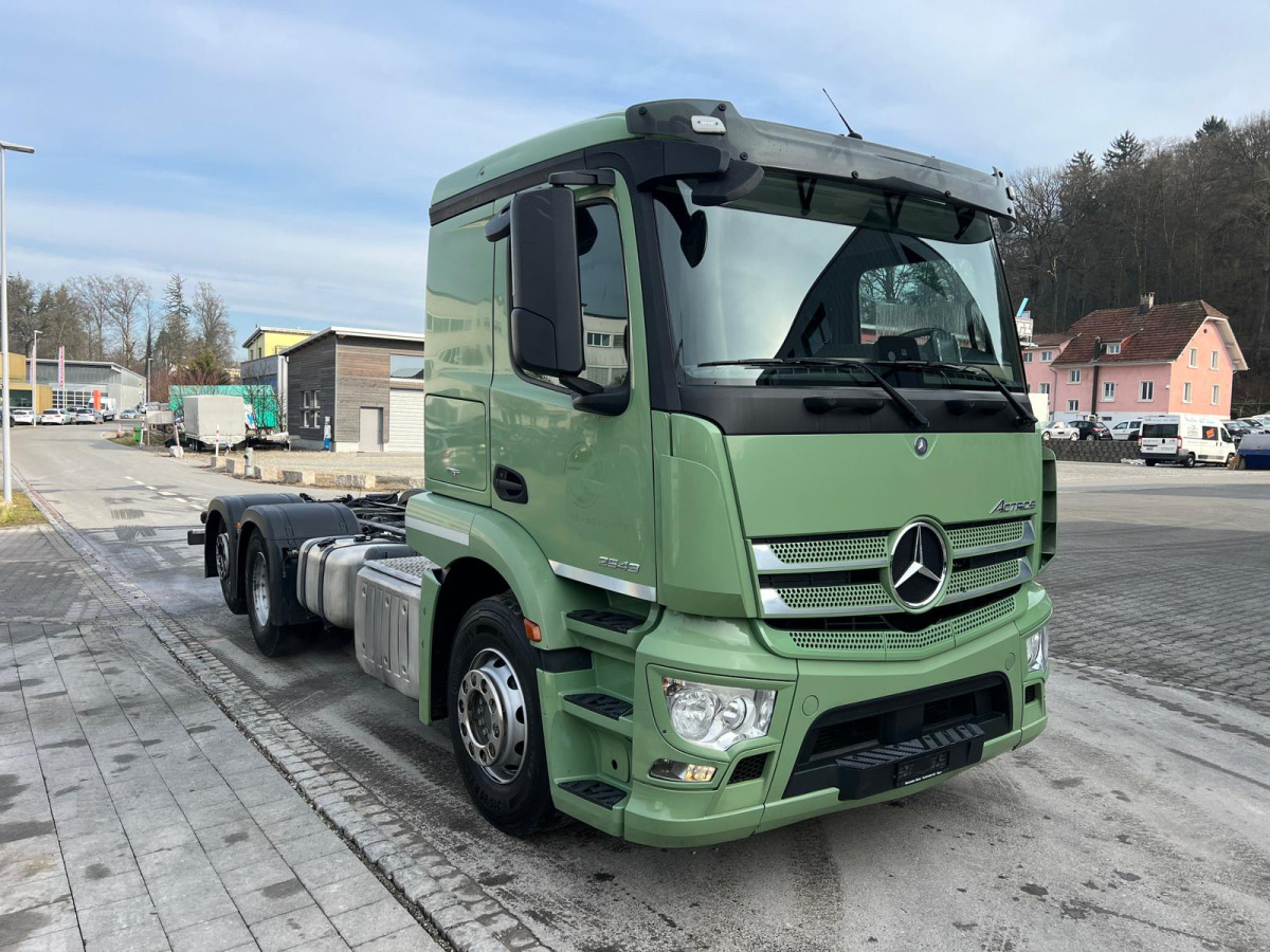 MERCEDES Actros 2543 6x2 - Camión chasis: foto 4 MERCEDES Actros 2543 6x2 - Camión chasis: foto 4