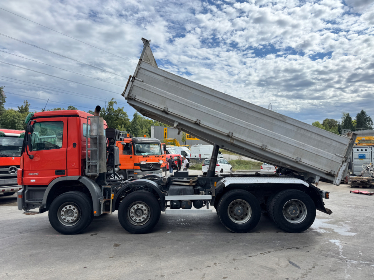 MERCEDES BENZ ACTROS 3246 C8668 - Camión volquete: foto 2 MERCEDES BENZ ACTROS 3246 C8668 - Camión volquete: foto 2