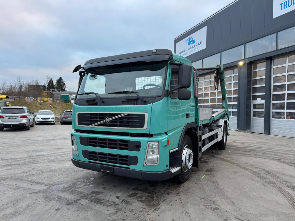 VOLVO FM-400 4x2 UT GIGANT 18T - Camión portacontenedor de cadenas: foto 1 VOLVO FM-400 4x2 UT GIGANT 18T - Camión portacontenedor de cadenas: foto 1
