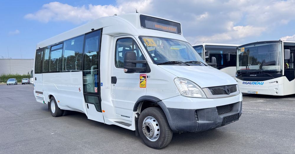 Irisbus Iveco / DURISOTTI / -28miejsc /euro5/ mała klima / winda / 114000 zł netto - Minibús, Furgoneta de pasajeros: foto 1 Irisbus Iveco / DURISOTTI / -28miejsc /euro5/ mała klima / winda / 114000 zł netto - Minibús, Furgoneta de pasajeros: foto 1