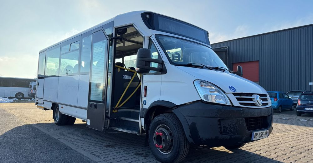 Iveco Aptineo / mała klima / 28 miejsc / winda / CENA: 67500 zł netto - Minibús, Furgoneta de pasajeros: foto 1 Iveco Aptineo / mała klima / 28 miejsc / winda / CENA: 67500 zł netto - Minibús, Furgoneta de pasajeros: foto 1