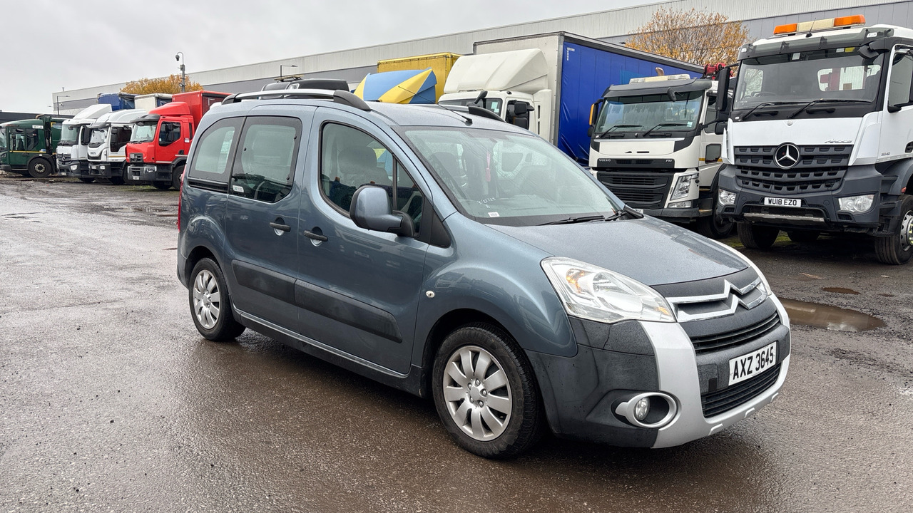 CITROEN BERLINGO MULTISPACE 1.6 HDI 90PS XTR - Coche: foto 1 CITROEN BERLINGO MULTISPACE 1.6 HDI 90PS XTR - Coche: foto 1