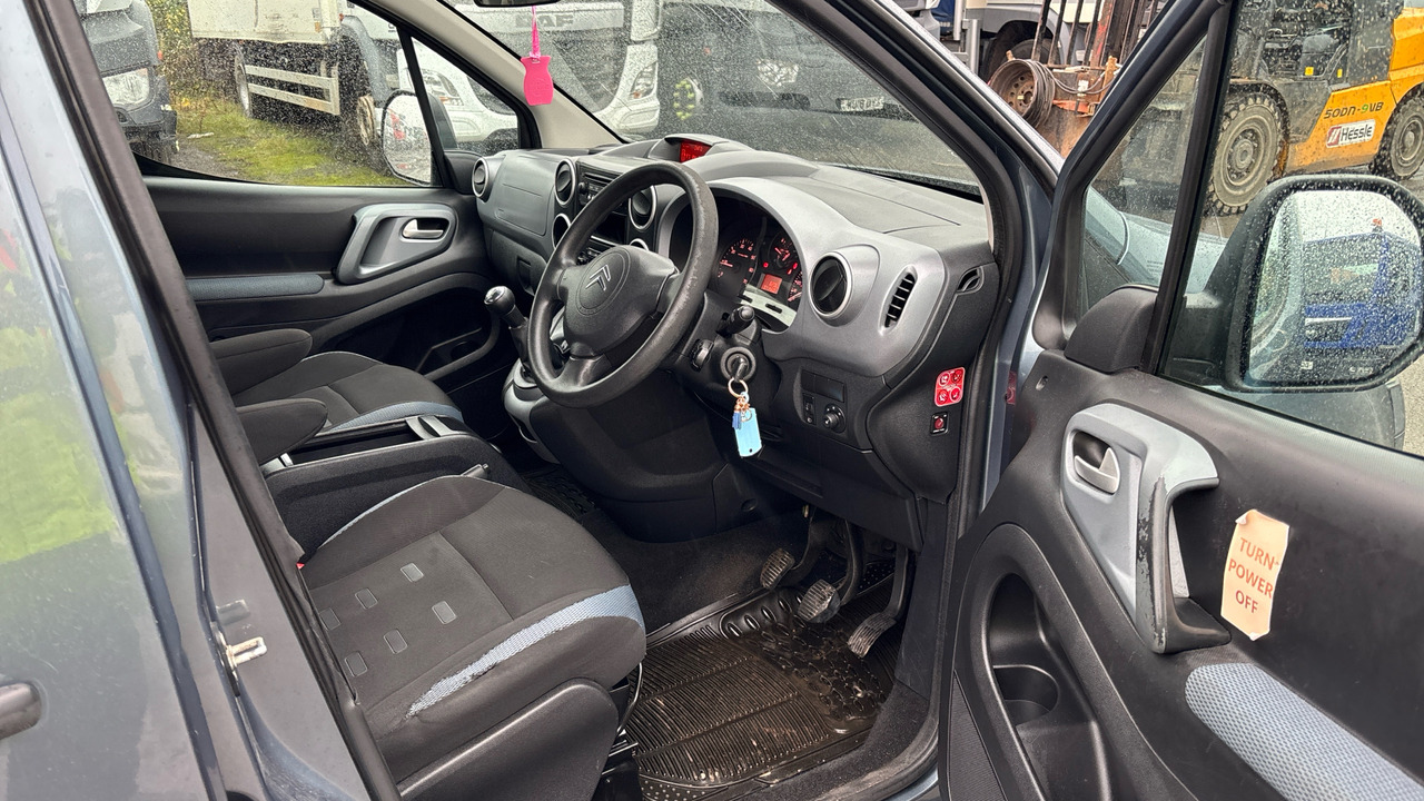 CITROEN BERLINGO MULTISPACE 1.6 HDI 90PS XTR - Coche: foto 5 CITROEN BERLINGO MULTISPACE 1.6 HDI 90PS XTR - Coche: foto 5