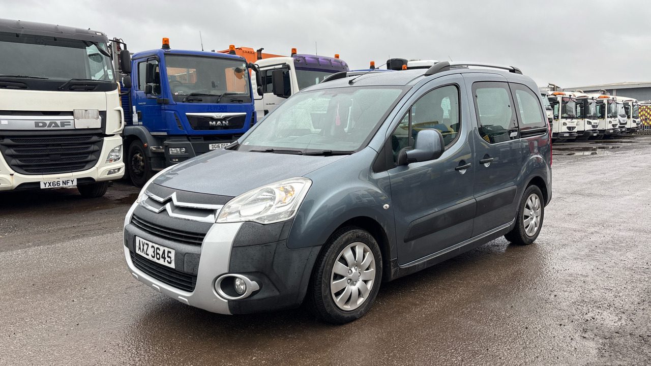 CITROEN BERLINGO MULTISPACE 1.6 HDI 90PS XTR - Coche: foto 2 CITROEN BERLINGO MULTISPACE 1.6 HDI 90PS XTR - Coche: foto 2