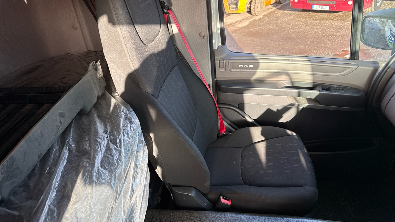 Camión caja cerrada DAF CF 260: foto 8 Camión caja cerrada DAF CF 260: foto 8