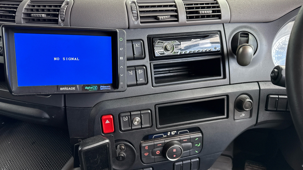 Camión caja cerrada DAF CF 260: foto 7