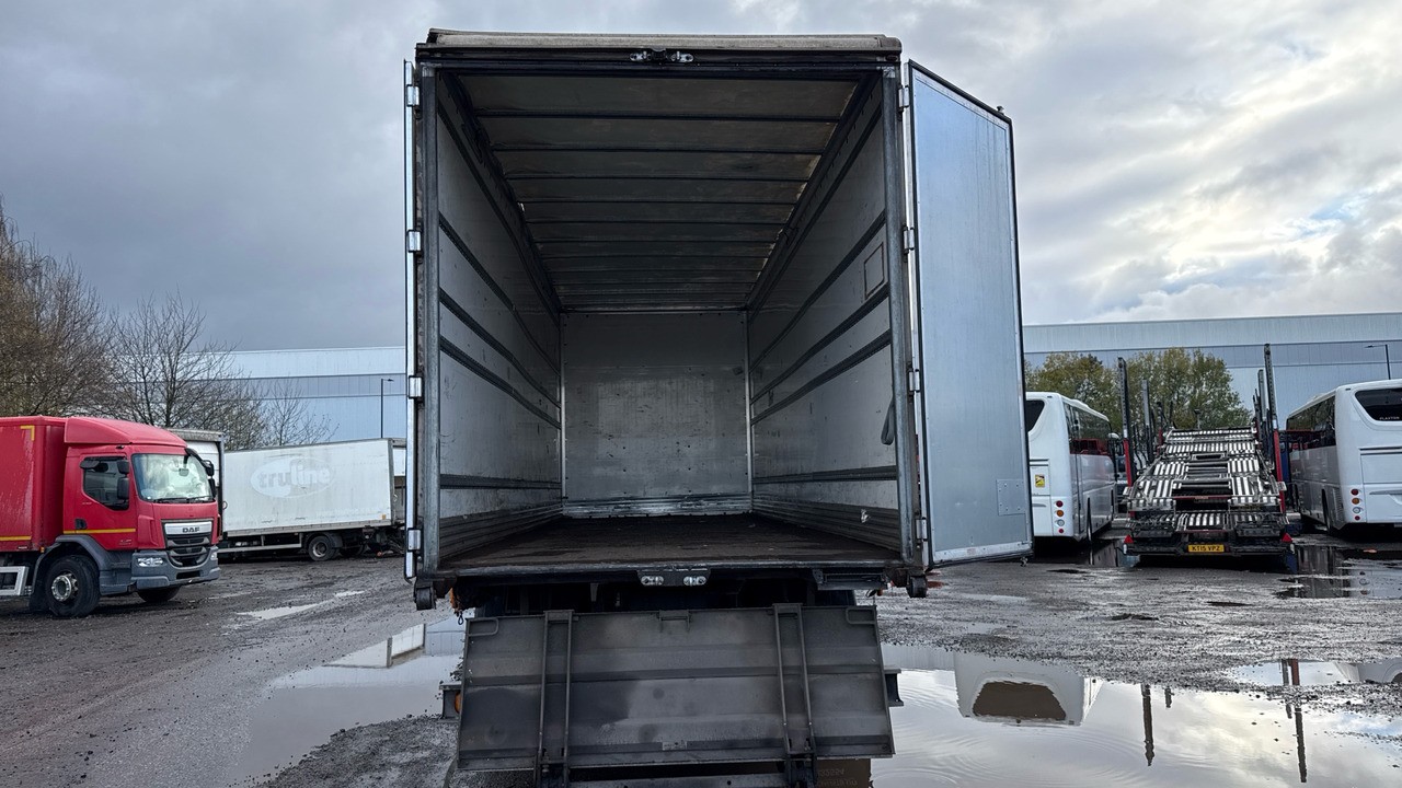 Camión caja cerrada DAF CF 260: foto 10