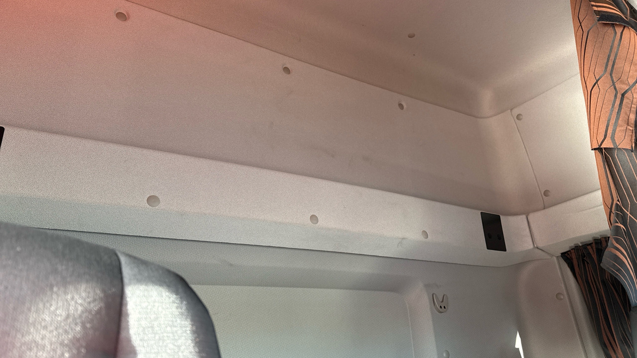 Camión caja cerrada DAF CF 260: foto 16 Camión caja cerrada DAF CF 260: foto 16