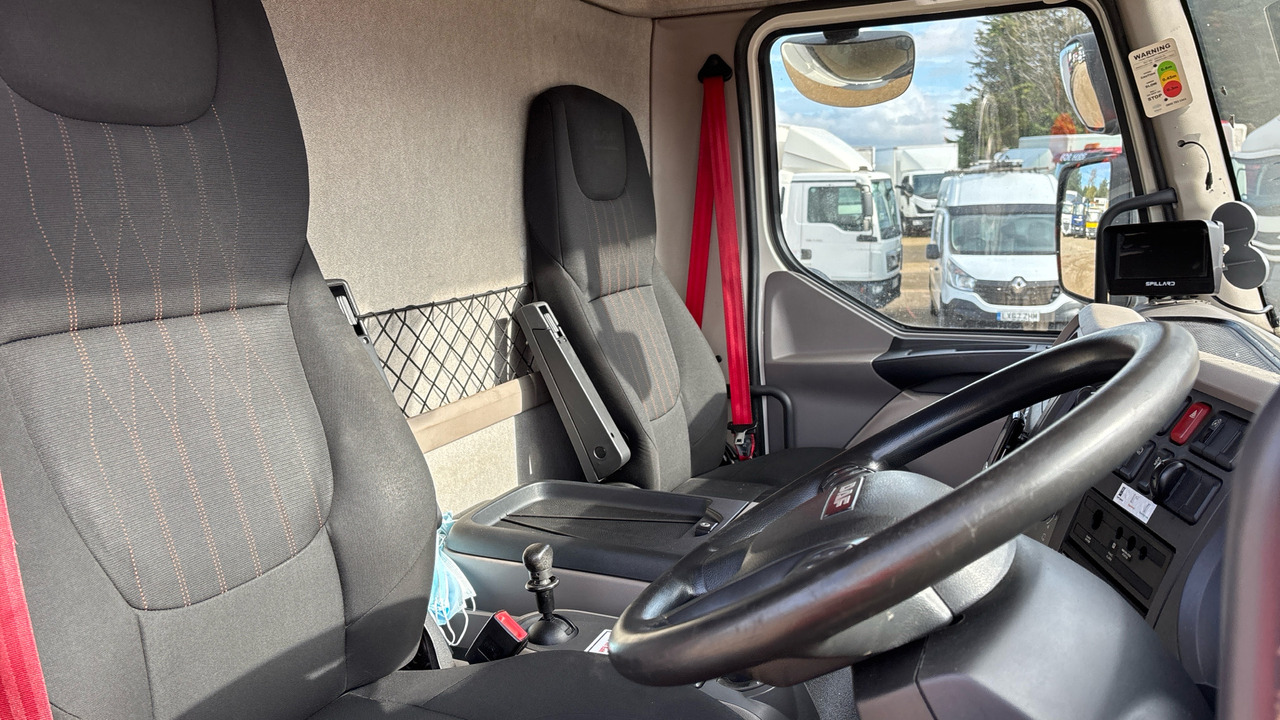 Camión caja cerrada DAF LF 230: foto 8
