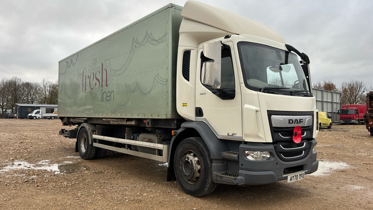 DAF LF 320 - Camión caja cerrada: foto 1 DAF LF 320 - Camión caja cerrada: foto 1