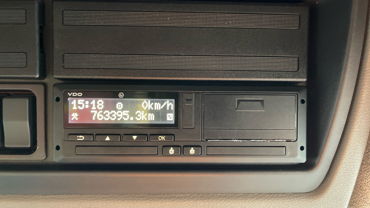 Camión caja cerrada Daf LF 45.140: foto 9