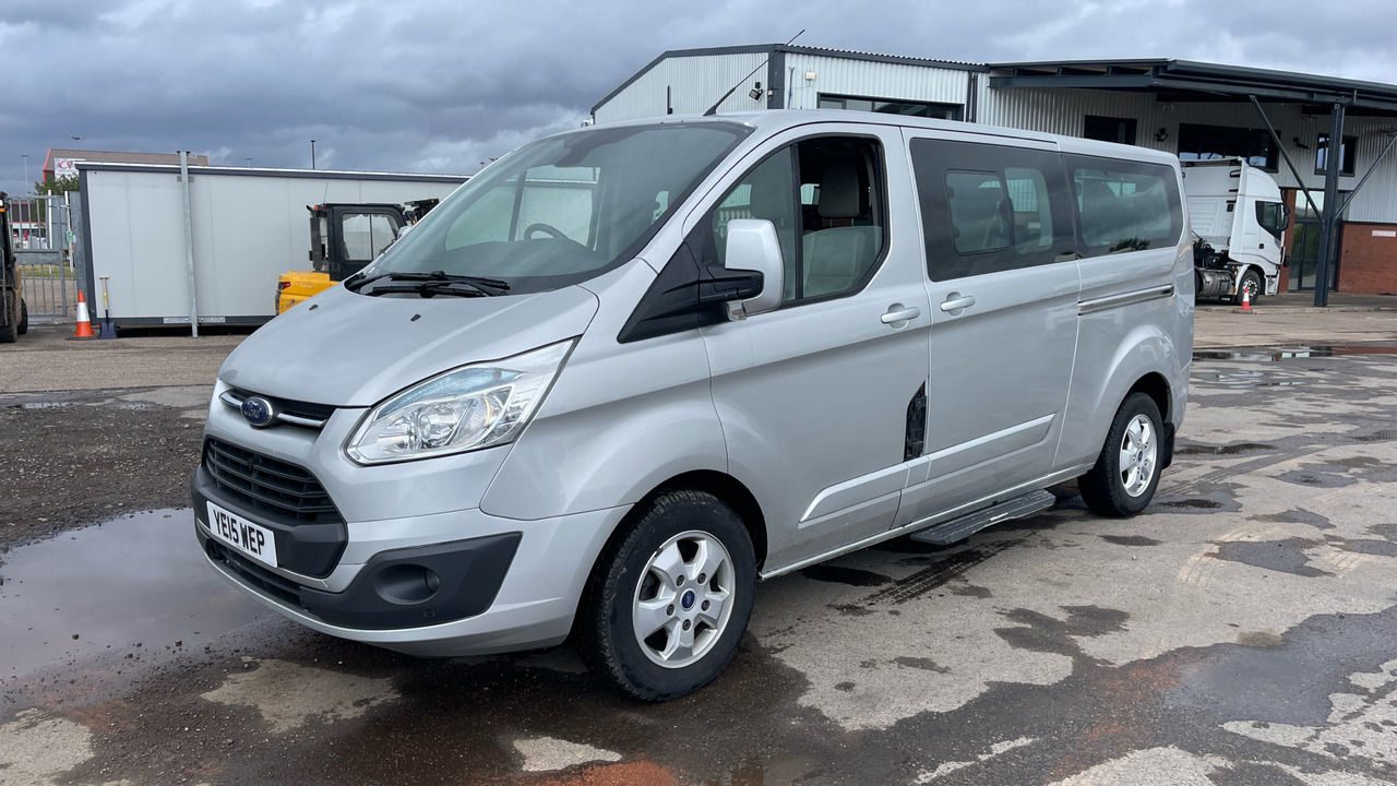 FORD TOURNEO CUSTOM 300 2.2 TDCi 125PS - Minibús, Furgoneta de pasajeros: foto 2 FORD TOURNEO CUSTOM 300 2.2 TDCi 125PS - Minibús, Furgoneta de pasajeros: foto 2