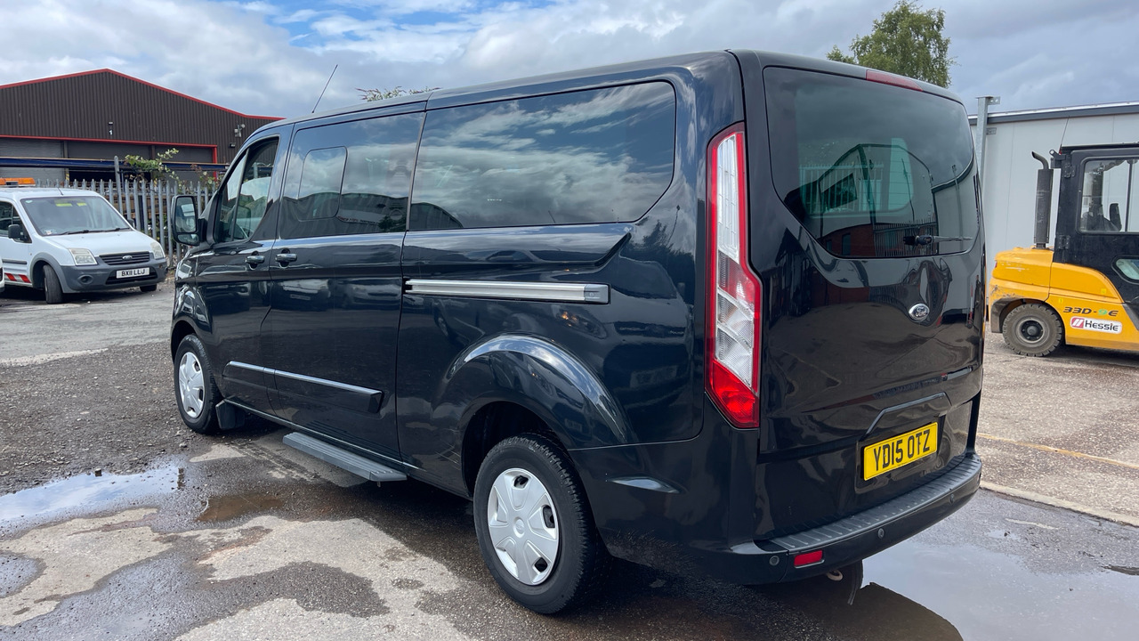 FORD TOURNEO CUSTOM 300 2.2 TDCi 125PS - Minibús, Furgoneta de pasajeros: foto 3 FORD TOURNEO CUSTOM 300 2.2 TDCi 125PS - Minibús, Furgoneta de pasajeros: foto 3