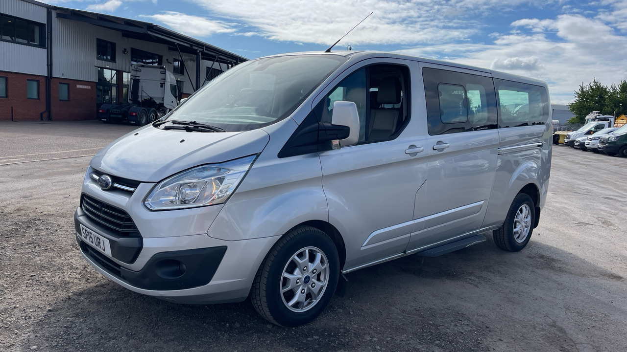 FORD TOURNEO CUSTOM 300 2.2 TDCi 125PS - Minibús, Furgoneta de pasajeros: foto 2 FORD TOURNEO CUSTOM 300 2.2 TDCi 125PS - Minibús, Furgoneta de pasajeros: foto 2