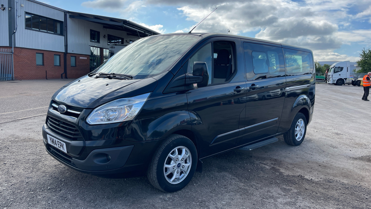 FORD TOURNEO CUSTOM 300 2.2 TDCi 125PS - Minibús, Furgoneta de pasajeros: foto 2 FORD TOURNEO CUSTOM 300 2.2 TDCi 125PS - Minibús, Furgoneta de pasajeros: foto 2