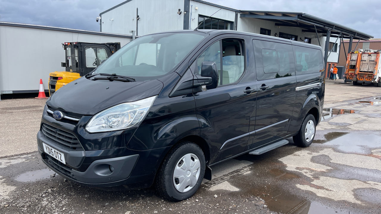 FORD TOURNEO CUSTOM 300 2.2 TDCi 125PS - Minibús, Furgoneta de pasajeros: foto 2 FORD TOURNEO CUSTOM 300 2.2 TDCi 125PS - Minibús, Furgoneta de pasajeros: foto 2