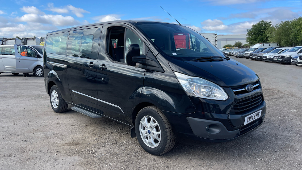 FORD TOURNEO CUSTOM 300 2.2 TDCi 125PS - Minibús, Furgoneta de pasajeros: foto 1 FORD TOURNEO CUSTOM 300 2.2 TDCi 125PS - Minibús, Furgoneta de pasajeros: foto 1