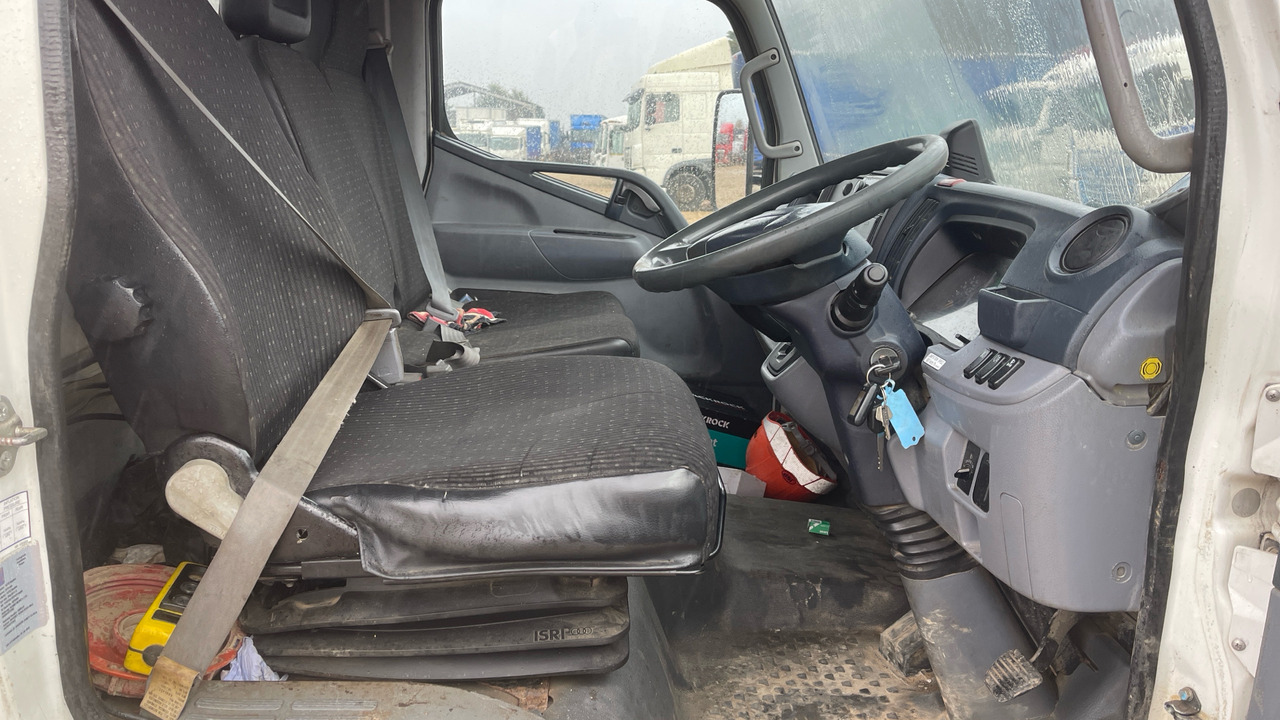 FUSO CANTER 7C15 - Camión volquete: foto 5 FUSO CANTER 7C15 - Camión volquete: foto 5