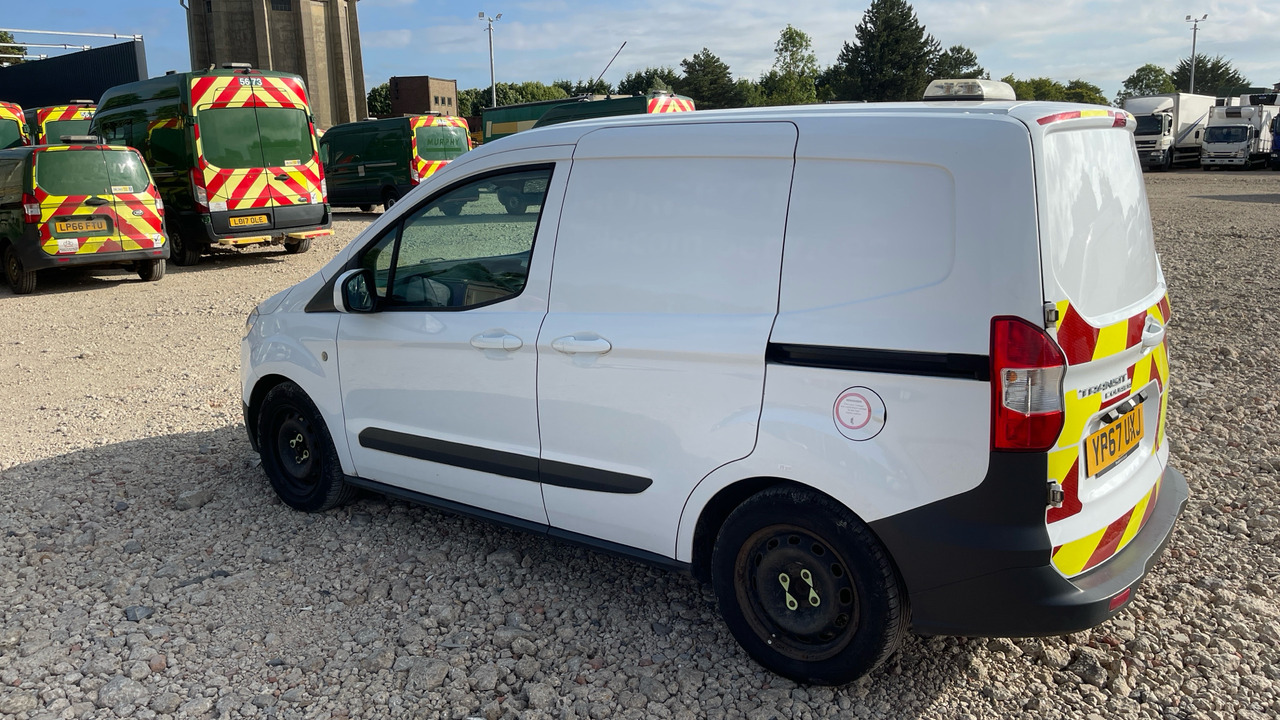 Ford Transit Courier 1.5 TDCI 95PS - Furgoneta pequeña: foto 3 Ford Transit Courier 1.5 TDCI 95PS - Furgoneta pequeña: foto 3