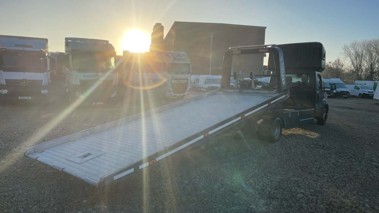 IVECO DAILY 3.0 70C18 - Grua de remolque autos: foto 4 IVECO DAILY 3.0 70C18 - Grua de remolque autos: foto 4