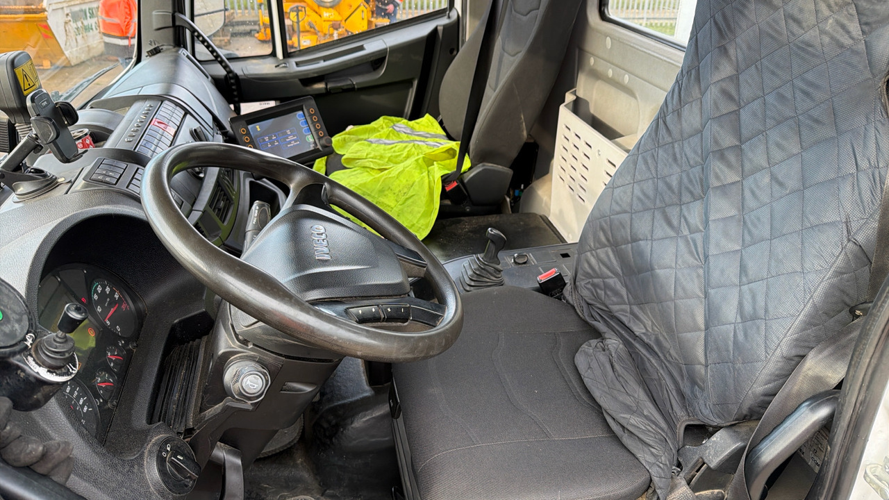 IVECO EUROCARGO 150-250 - Barredora vial: foto 5 IVECO EUROCARGO 150-250 - Barredora vial: foto 5