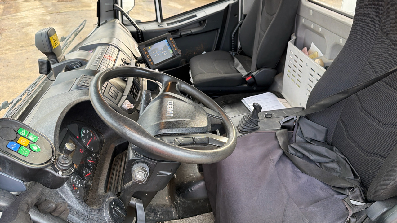 IVECO EUROCARGO 150-250 - Barredora vial: foto 5 IVECO EUROCARGO 150-250 - Barredora vial: foto 5