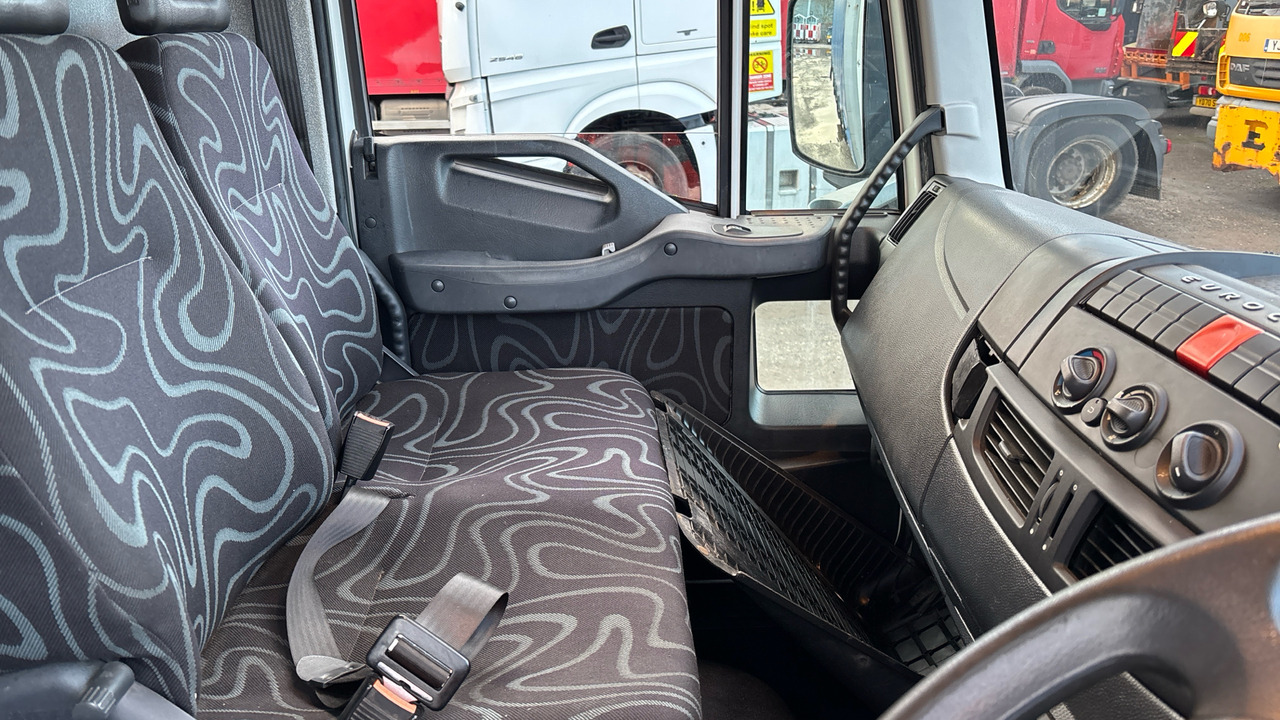 Camión lona IVECO EUROCARGO 75E16: foto 8 Camión lona IVECO EUROCARGO 75E16: foto 8