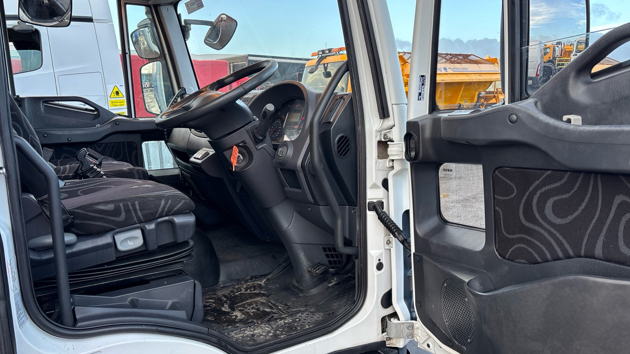 IVECO EUROCARGO 75E16 - Camión lona: foto 5 IVECO EUROCARGO 75E16 - Camión lona: foto 5