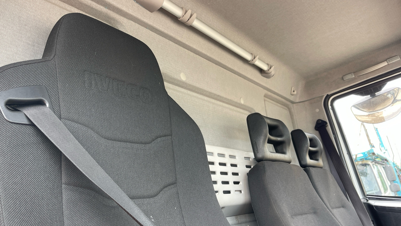 Camión caja cerrada Iveco Eurocargo 75E16: foto 15