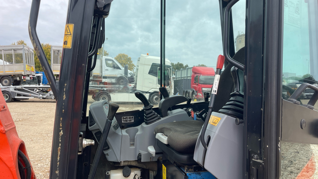 KUBOTA U27-4 - Miniexcavadora: foto 5 KUBOTA U27-4 - Miniexcavadora: foto 5