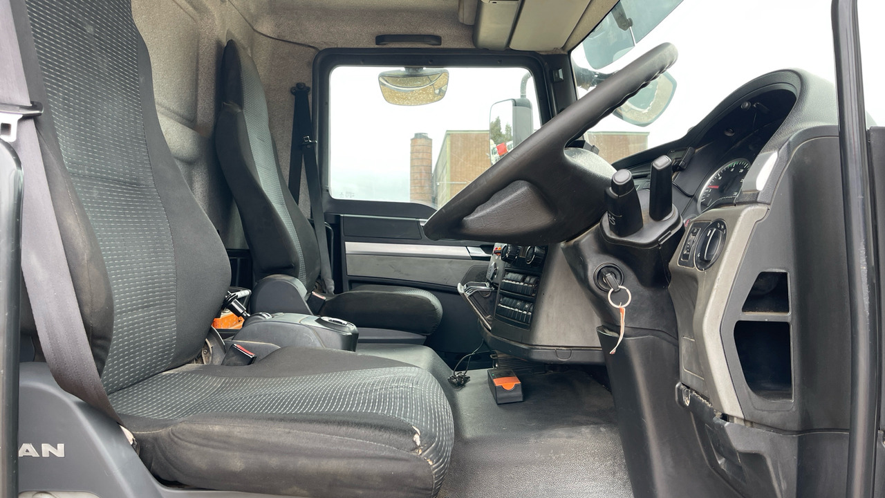 MAN TGM 26.340 - Camión caja abierta, Camión grúa: foto 5 MAN TGM 26.340 - Camión caja abierta, Camión grúa: foto 5