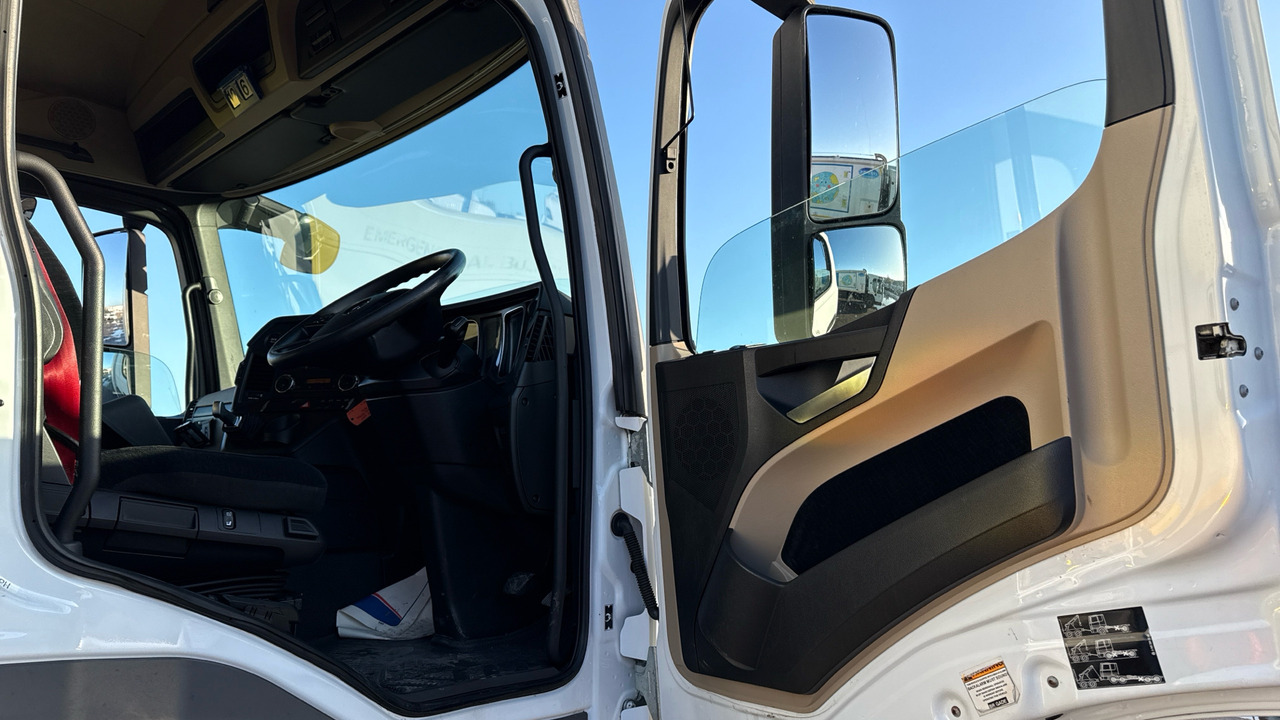 MERCEDES-BENZ ACTROS 1824 - Camión caja cerrada: foto 5 MERCEDES-BENZ ACTROS 1824 - Camión caja cerrada: foto 5