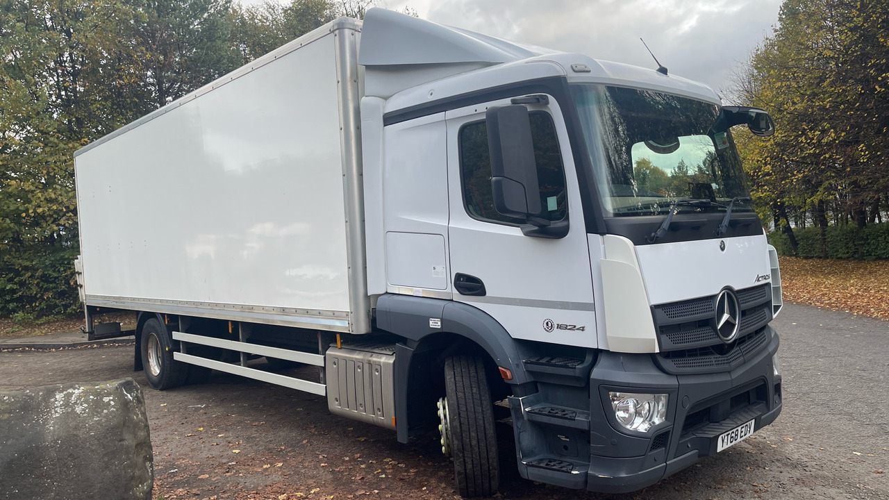 MERCEDES-BENZ ACTROS  1824 - Camión caja cerrada: foto 1 MERCEDES-BENZ ACTROS  1824 - Camión caja cerrada: foto 1
